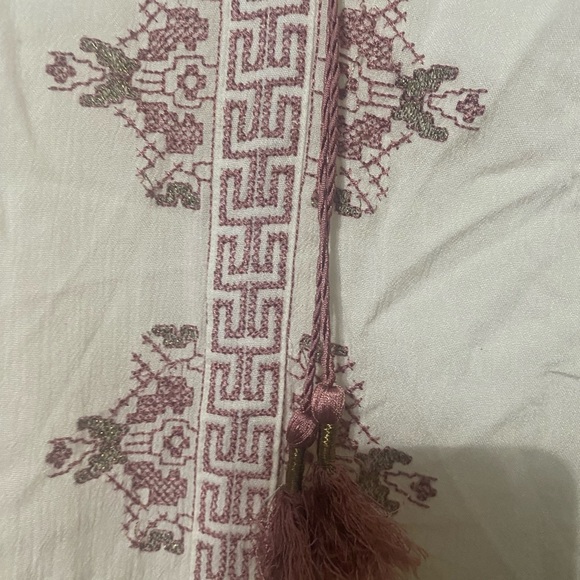 Lucky Brand ivory embroidered boho blouse with cutout sleeves and tassel L - Picture 4 of 8